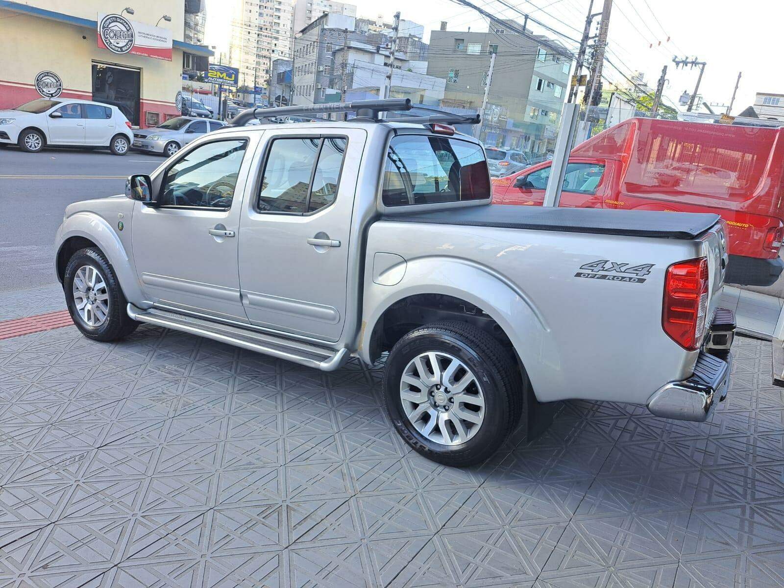 Nissan Frontier SL 4X4 DIESEL AUTOMATICA (SERI 10 ANOS ) 2013