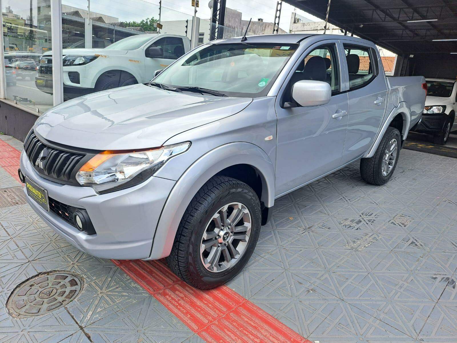 Mitsubishi L200 Triton GL 3.2 CD TB Int. Dies. Mec.  2023