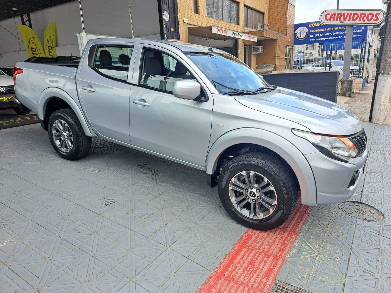 Mitsubishi L200 Triton GL 3.2 CD TB Int. Dies. Mec.  2023