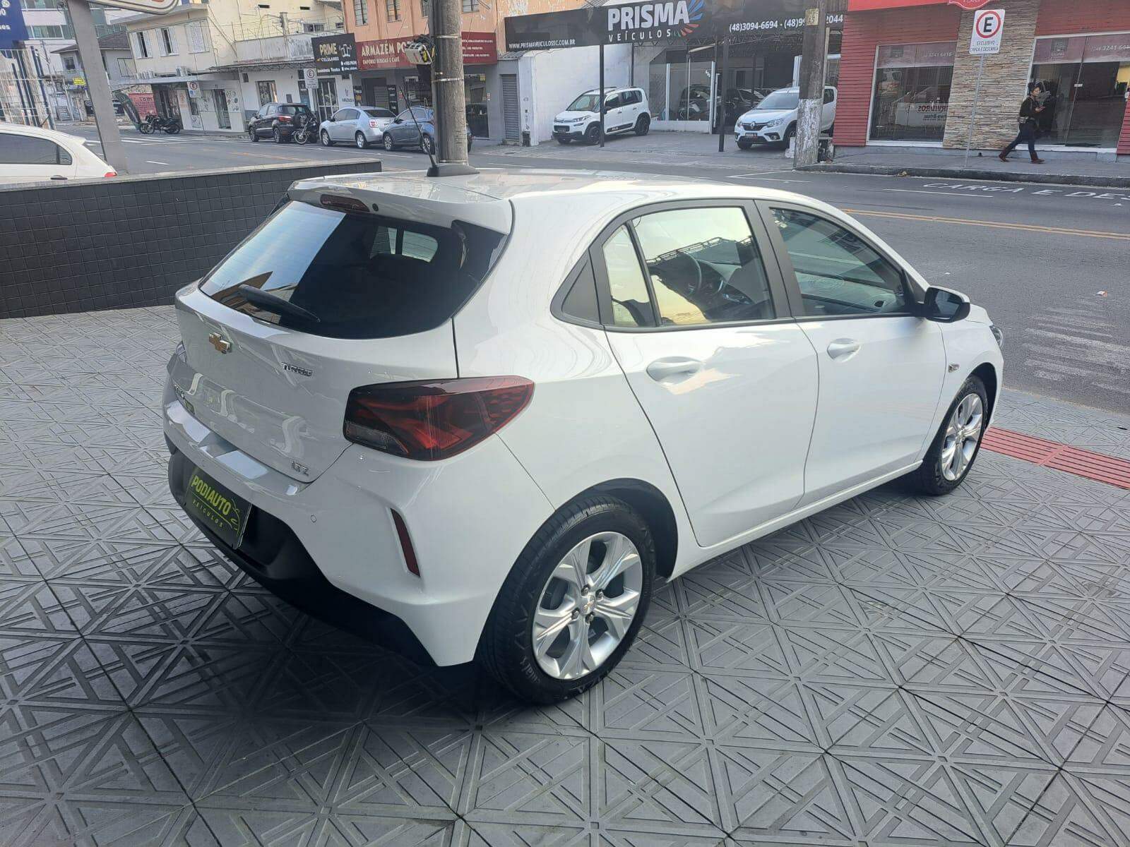 Chevrolet Onix LTZ 1.0 TURBO COM 6 MIL KM NA GARANTIA DE FABRICA  2024