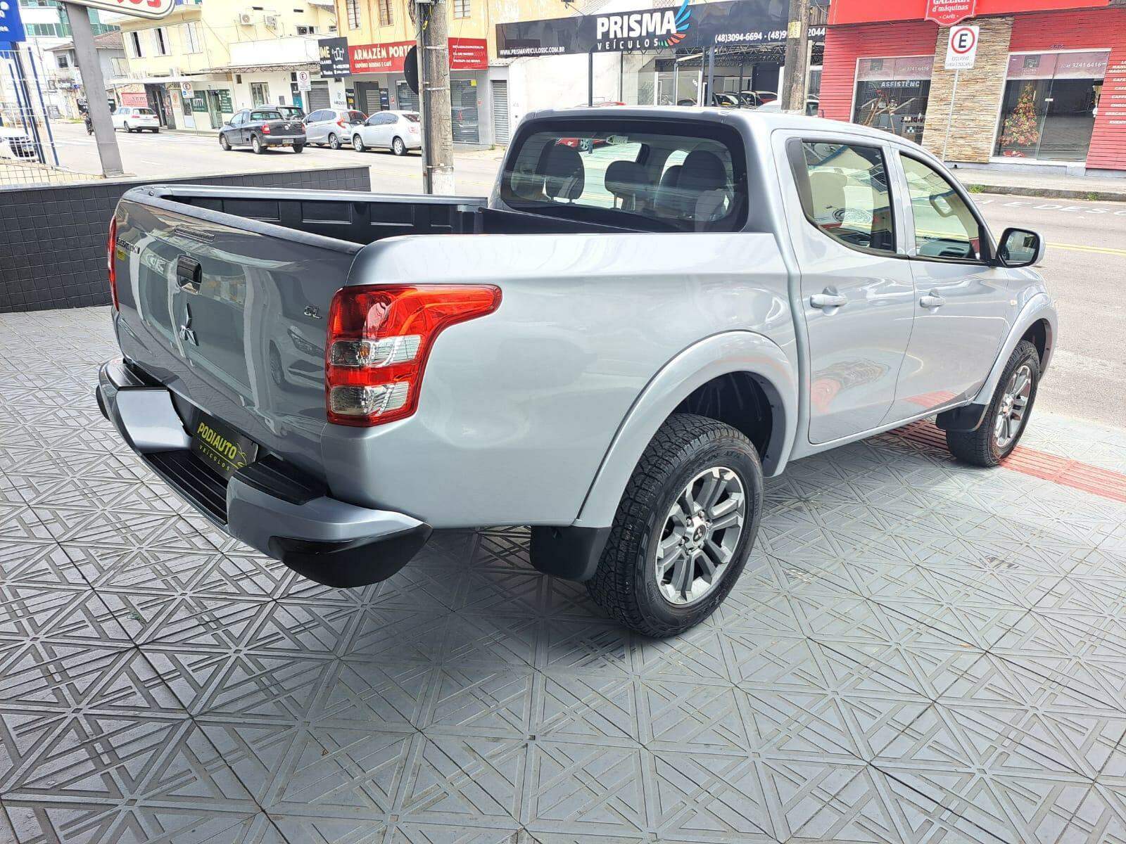 Mitsubishi L200 Triton GL 3.2 CD TB Int. Dies. Mec.  2023