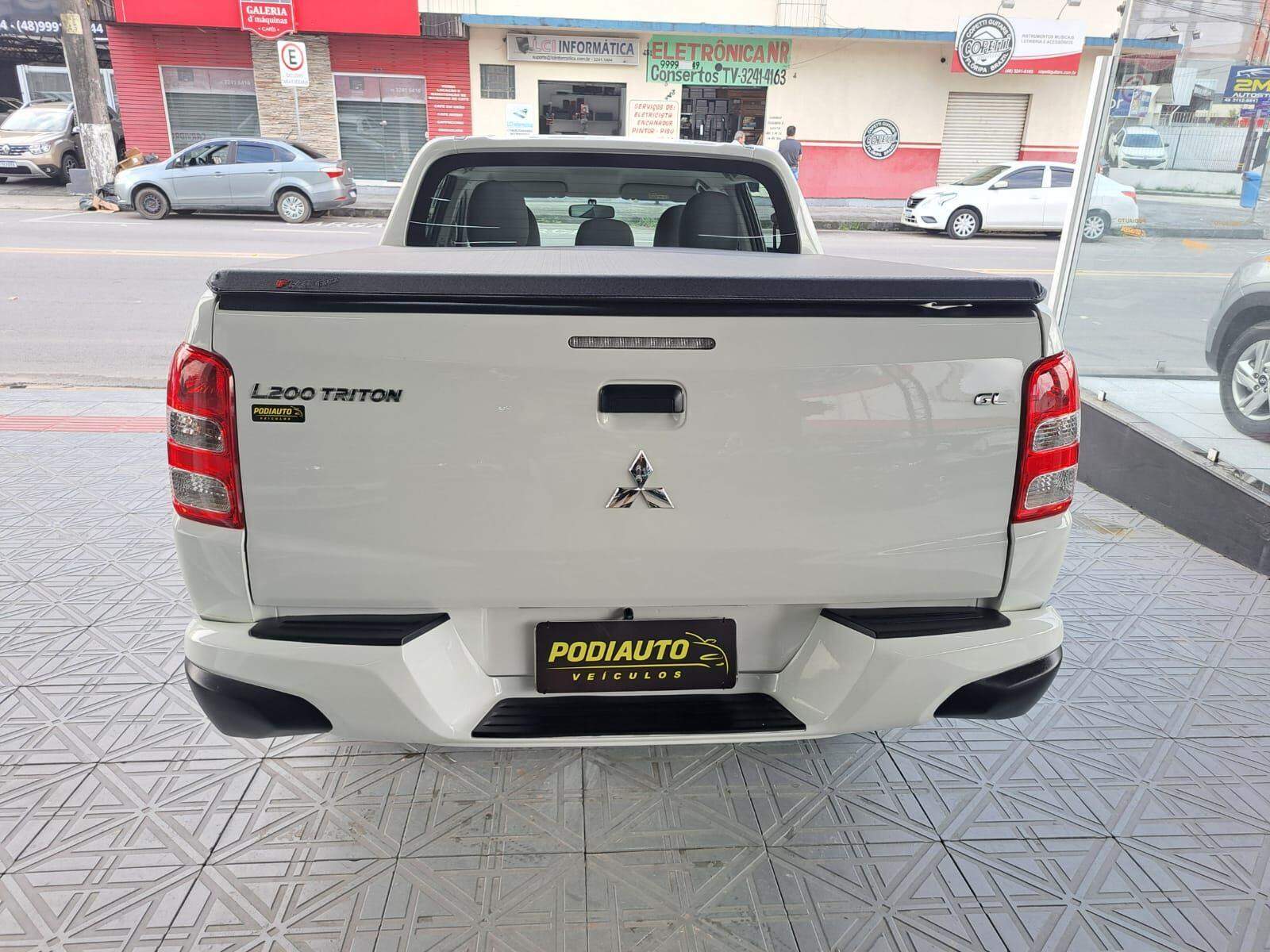 Mitsubishi L200 Triton COMPLETA 4X4 DIESEL 38 MIL KM  2023