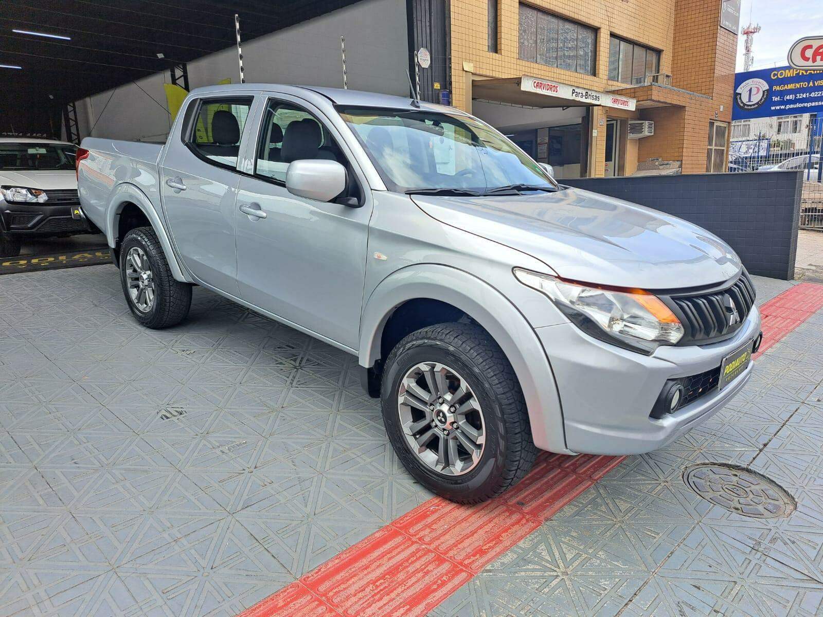 Mitsubishi L200 Triton GL 3.2 CD TB Int. Dies. Mec.  2023