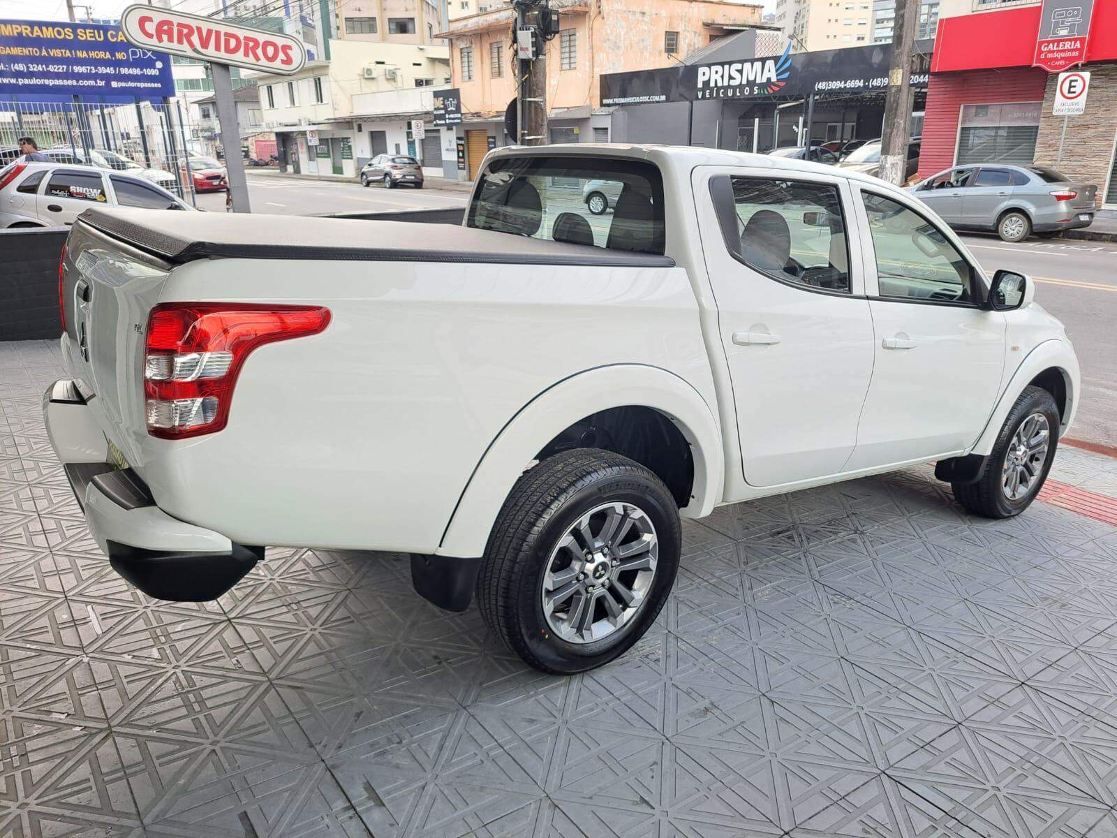 Mitsubishi L200 Triton COMPLETA 4X4 DIESEL 38 MIL KM  2023