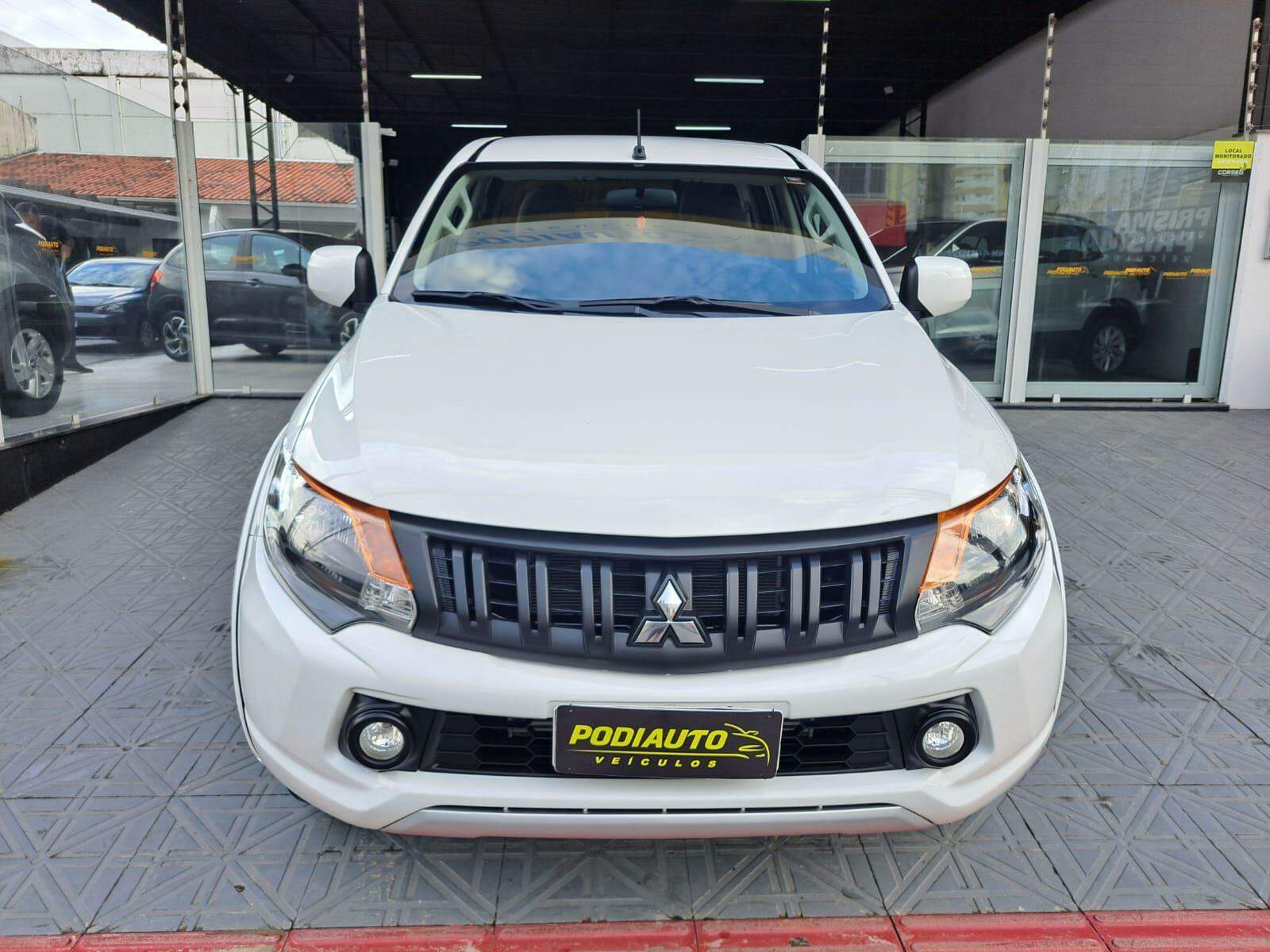 Mitsubishi L200 Triton COMPLETA 4X4 DIESEL 38 MIL KM  2023