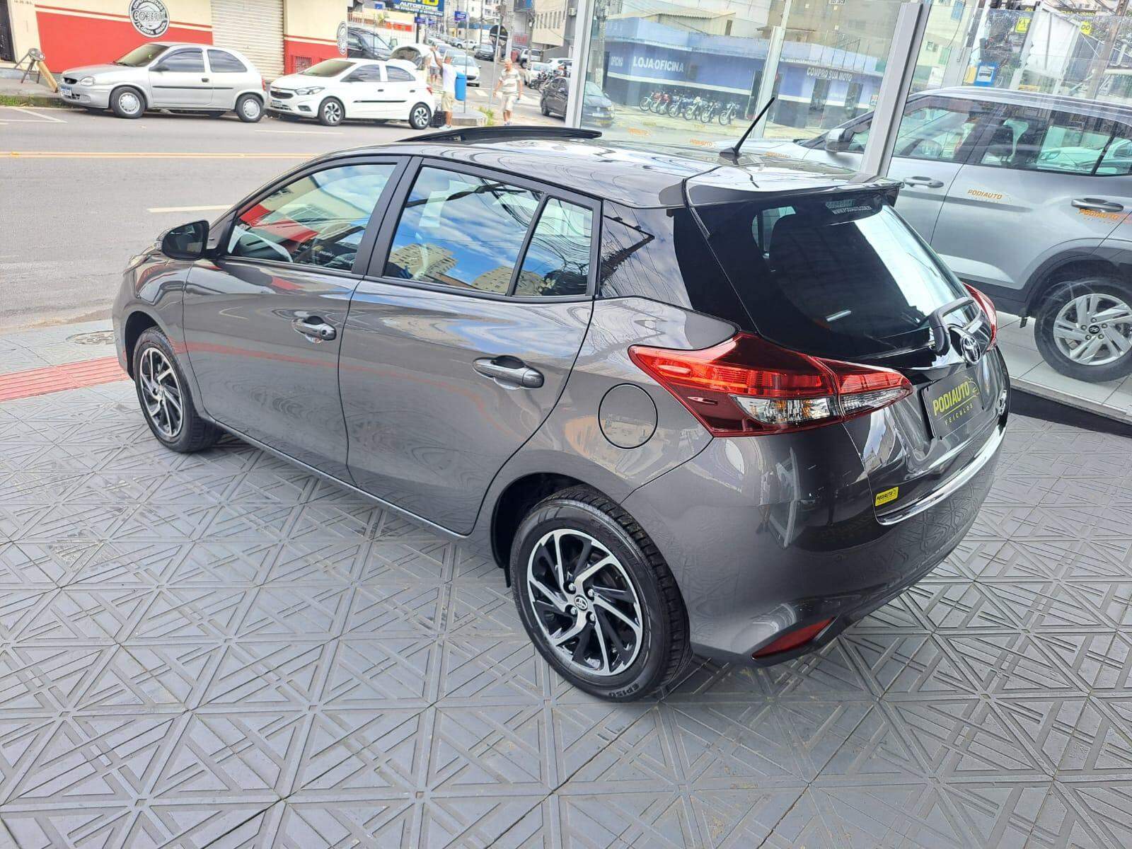 Toyota Yaris XLS 21 MIL KM COM TETO SOLAR  2023