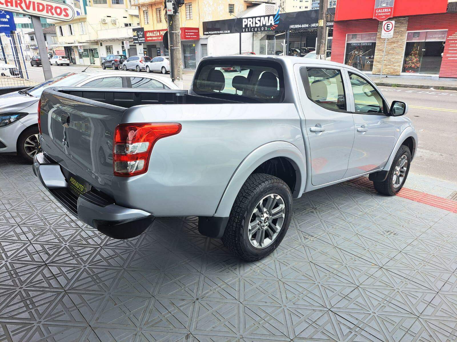 Mitsubishi L200 Triton GL 3.2 CD TB Int. Dies. Mec.  2023