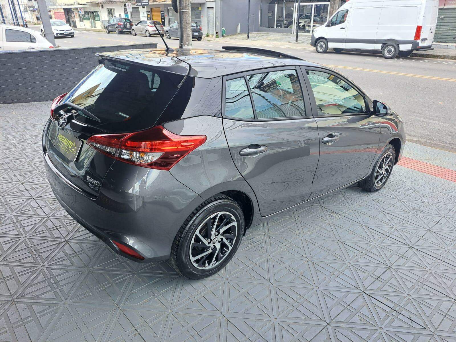 Toyota Yaris XLS 21 MIL KM COM TETO SOLAR  2023